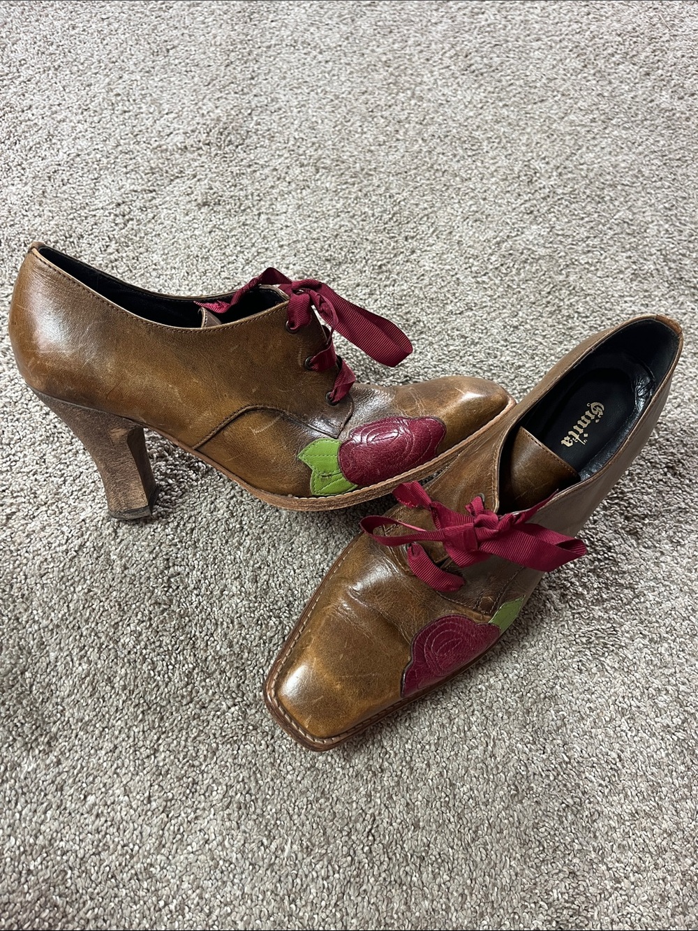 🌹🌹🌹Sonita Made in Portugal Rose Patch Block Heel Oxfords sz41 ONE OF A KIND!!!! - Picture 2 of 7